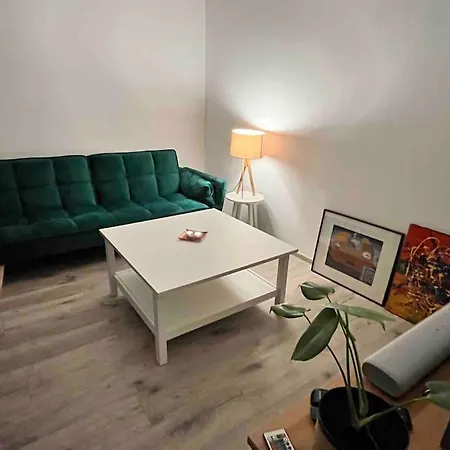 Right Next To The Center And Aupark Апартаменты *